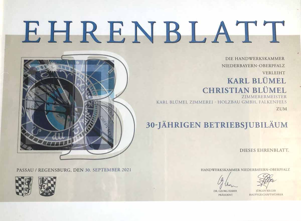 Urkunde des Ehrenblattes, überracht von der IHK Niederbayern